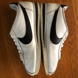 NIKE Cortez, White, Sz 8.5 / EUR 40